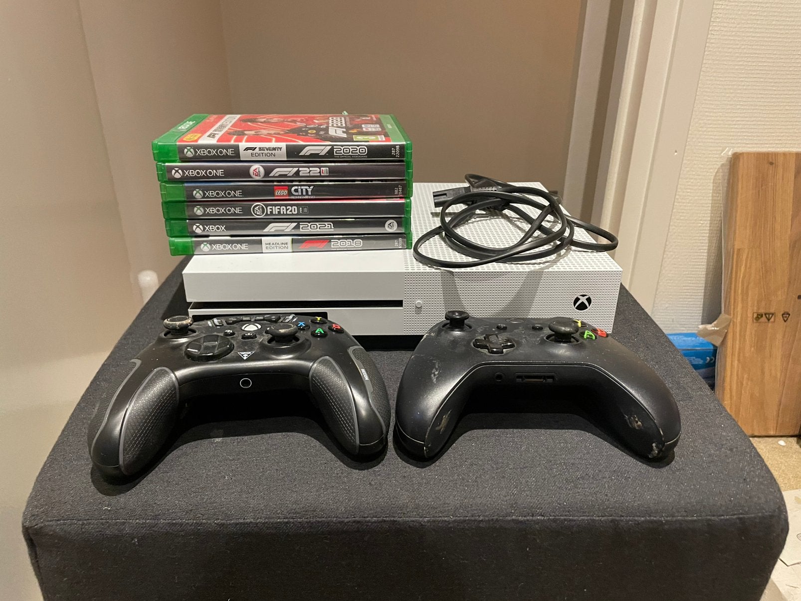 Xbox one s 1tb, Met 2 controllers, Xbox One S, Ophalen of Verzenden, 1 TB