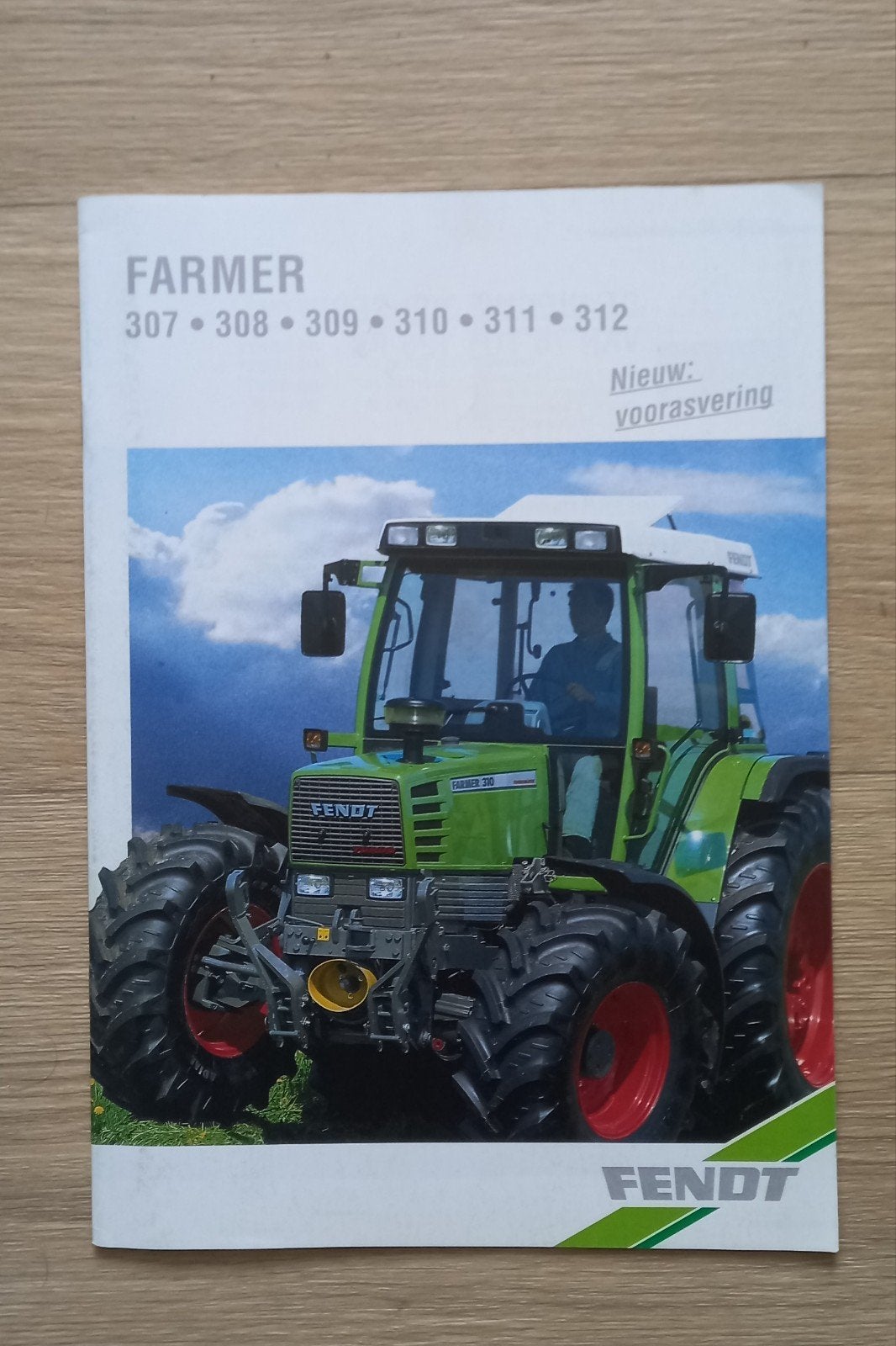 F 44 : Fendt Farmer  307 .. 312 met voorasvering, Boeken, Ophalen of Verzenden, Nieuw