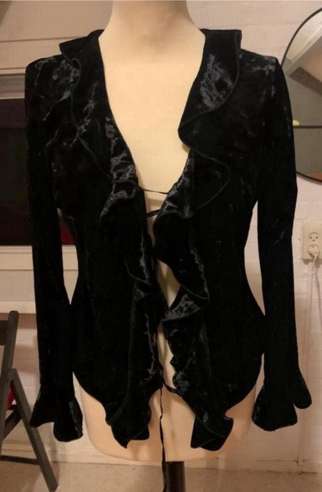 Fluwelen blouse met roesels, Kleding | Dames, Ophalen of Verzenden, Zo goed als nieuw, Maat 38/40 (M), Zwart