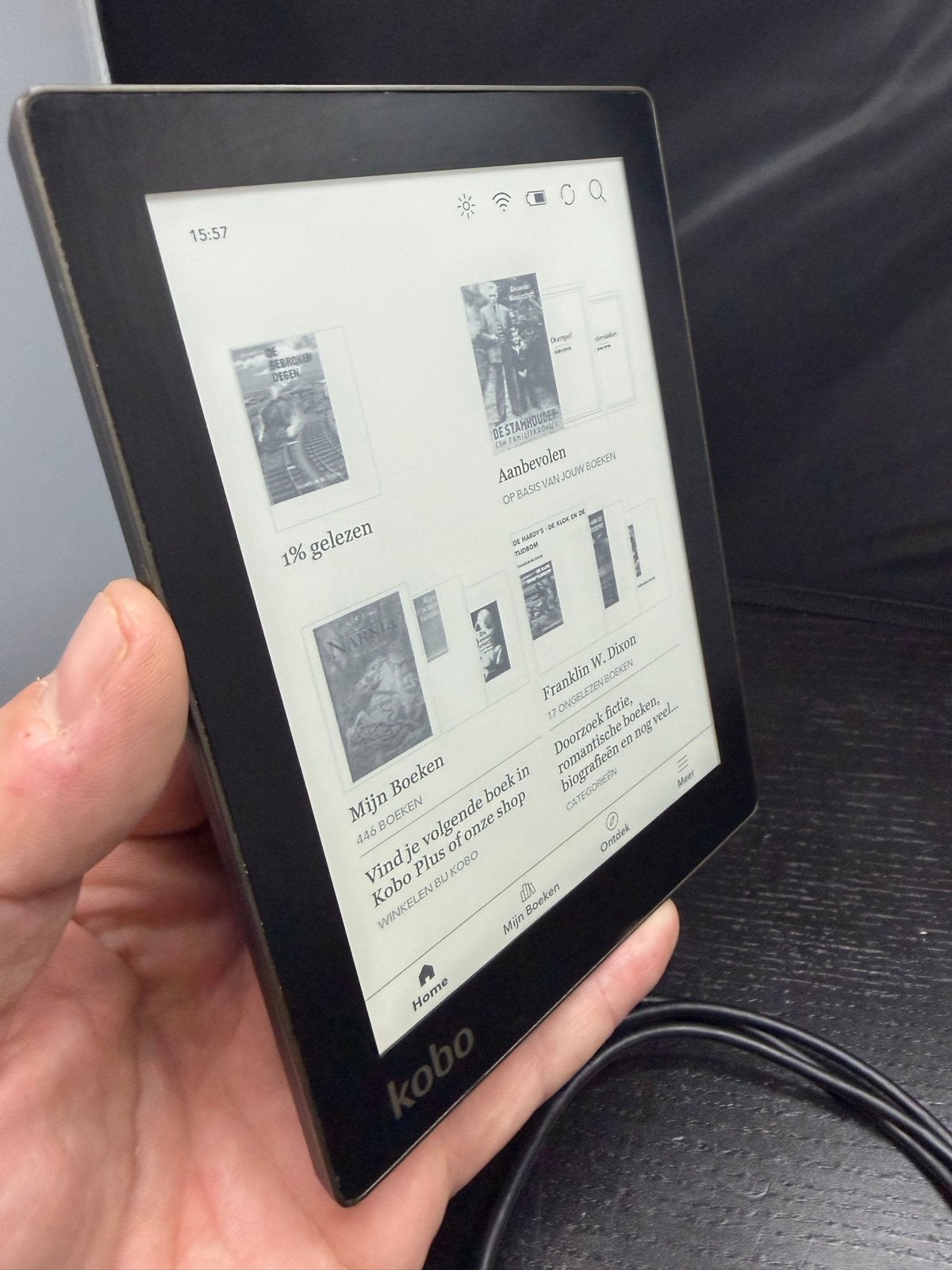 Kobo Aura N514 e-reader met hoes en USB-kabel + 396 boeken, S, Ophalen of Verzenden, Zo goed als nieuw, D