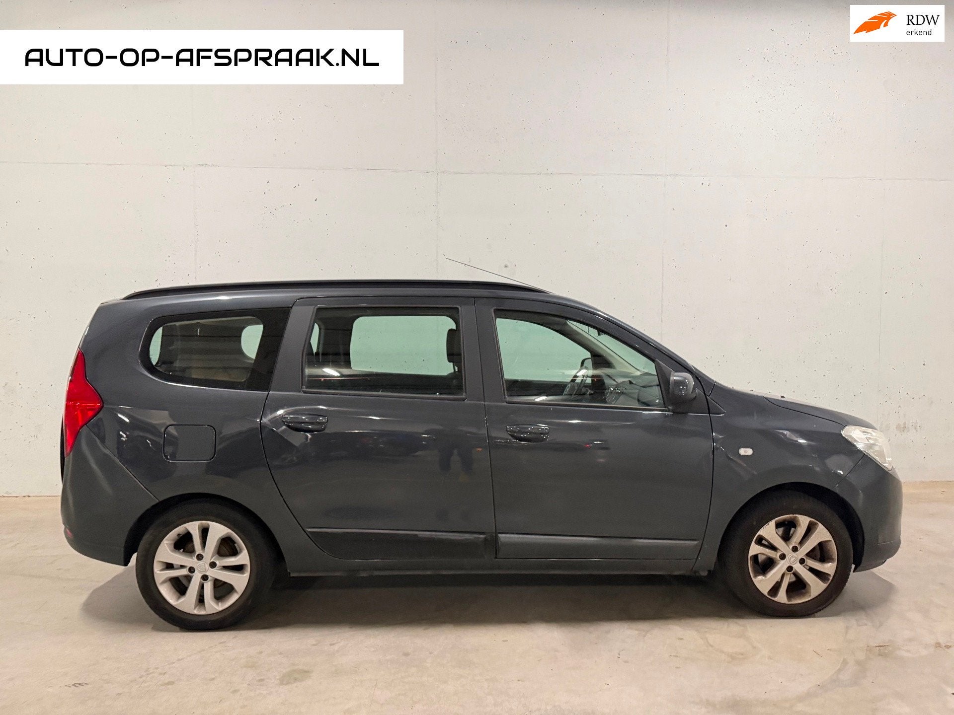Dacia Lodgy 1.2 TCe Prestige 5p. Airco Navi Trekhaak, Auto's, Dacia, Voorwielaandrijving, Stof, Gebruikt, 4 cilinders