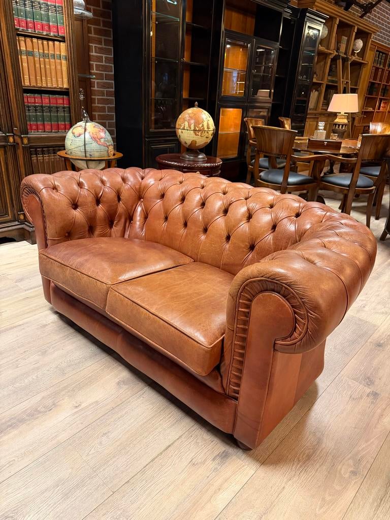 Originele Chesterfield 2-zits bank in cognac leer