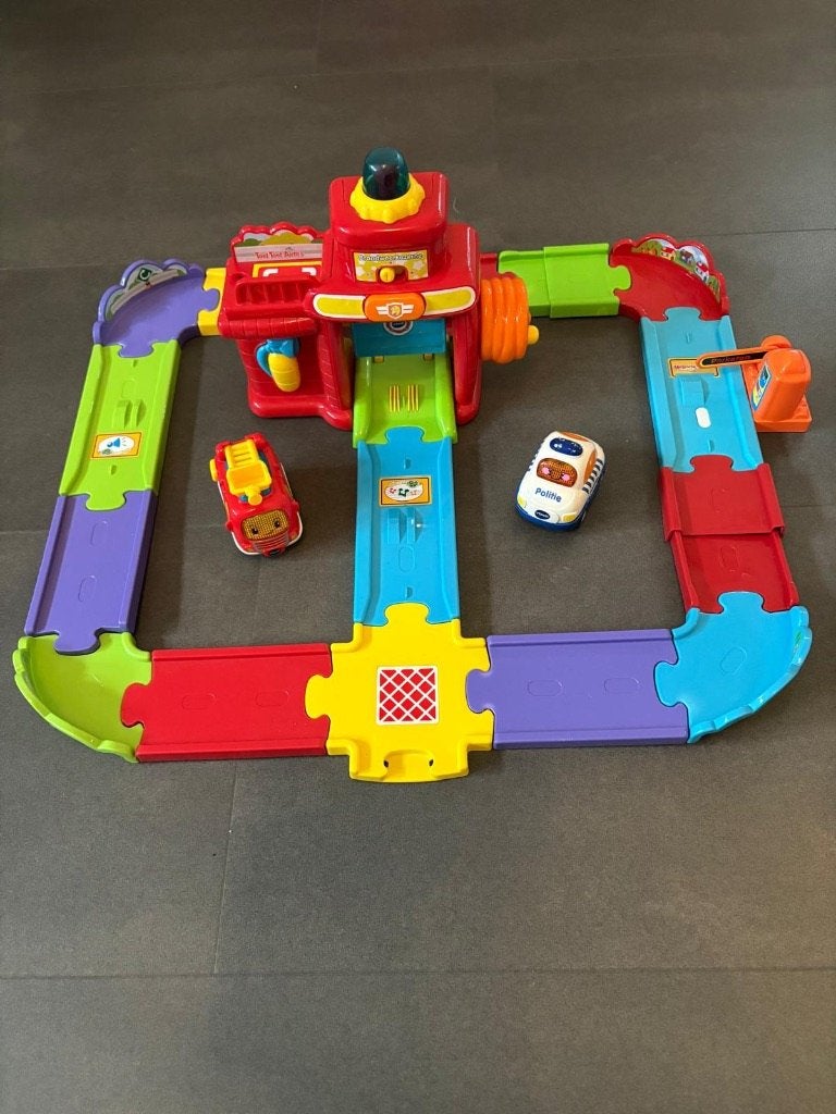 V-Tech Brandweer Kazerne uitgebreid., Ophalen, Zo goed als nieuw, 6 maanden tot 2 jaar