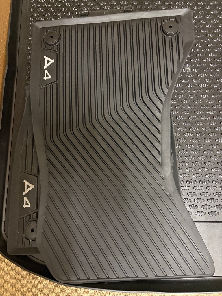 Audi A4 (B9) rubberen mattenset (voorz) incl. kofferbakmat, Ophalen of Verzenden, Nieuw