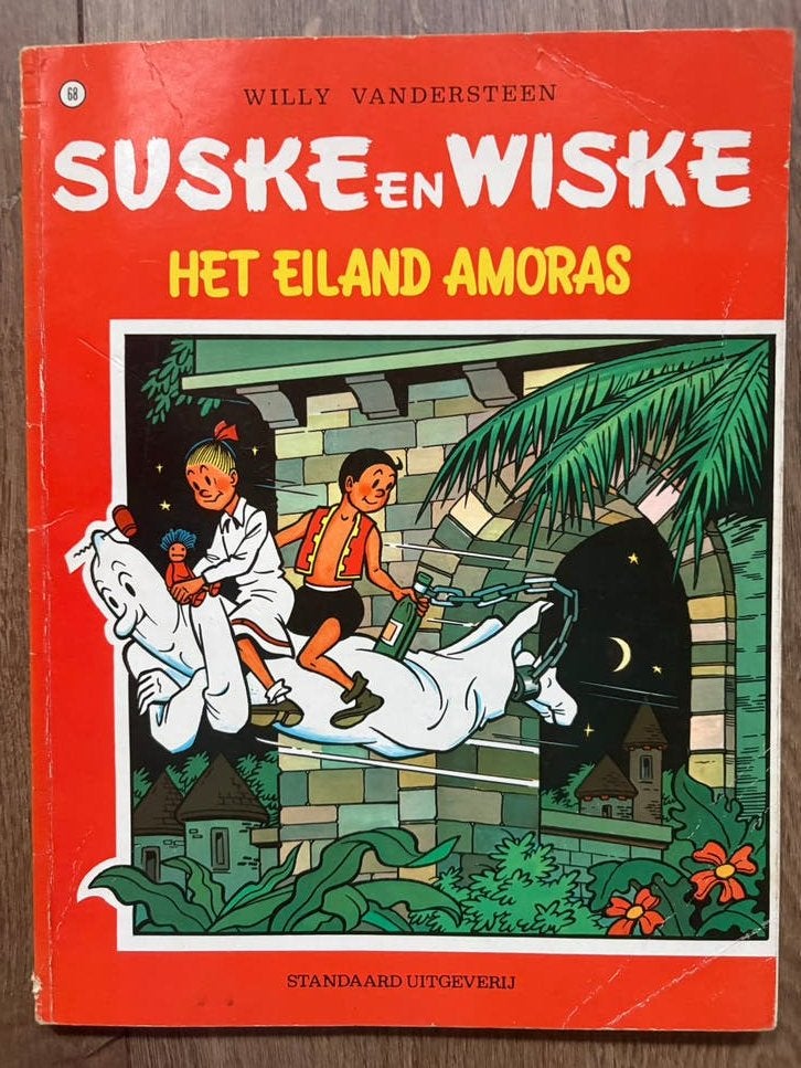 Suske en Wiske - Het Eiland Amoras (Standaard Uitgeverij), Eén stripboek, Ophalen of Verzenden, Gelezen