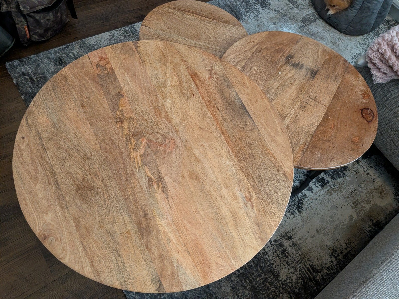 Set van 3 ronde salontafels van mangohout, Modern, Industrieel, Rond, 55 tot 75 cm, Zo goed als nieuw