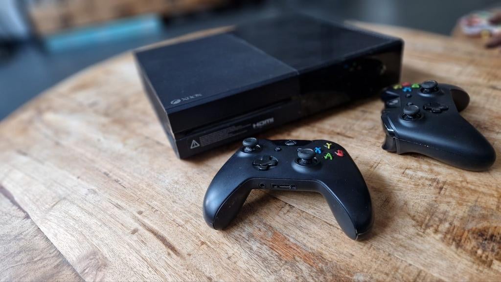 Xbox one 1 TB, Ophalen, Met games, Met 2 controllers, Zo goed als nieuw