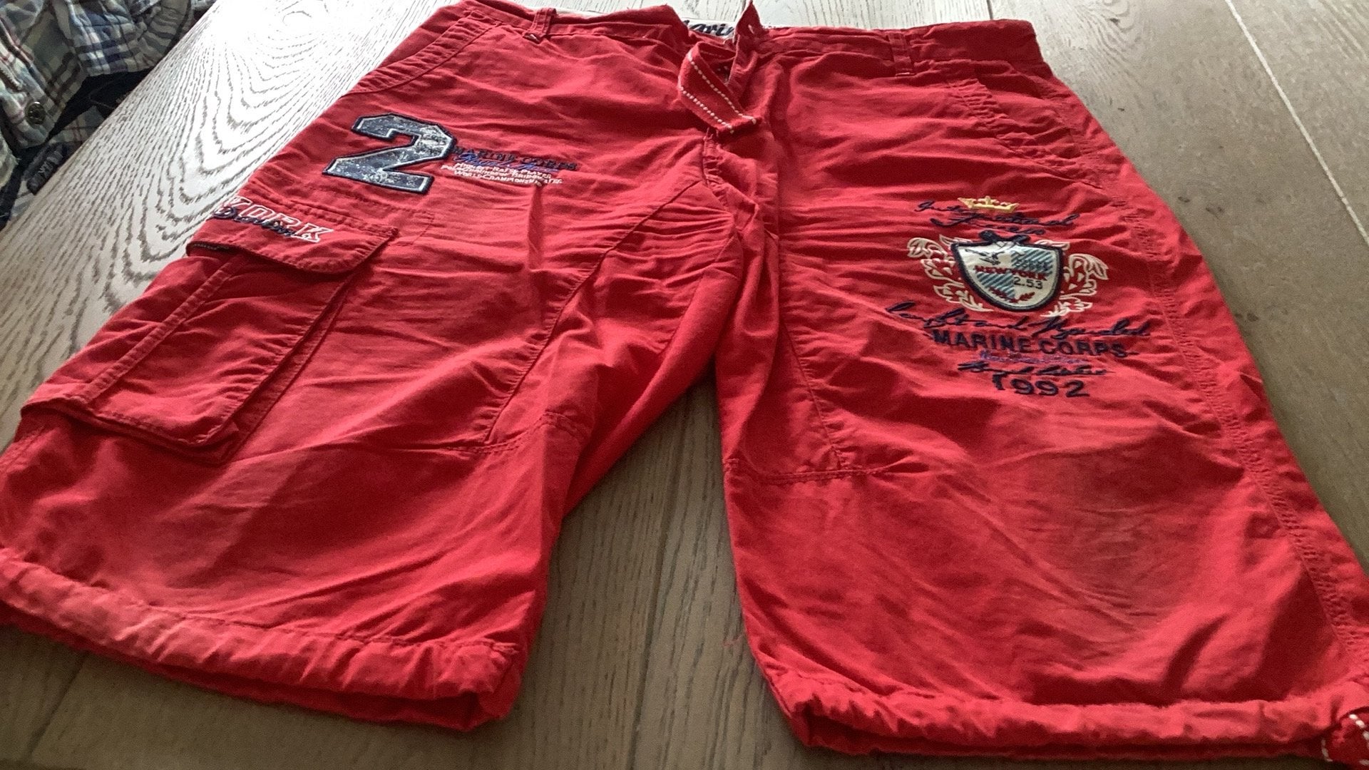 Heren korte broeken mt L, Ophalen of Verzenden, Zo goed als nieuw, Maat 52/54 (L), Rood