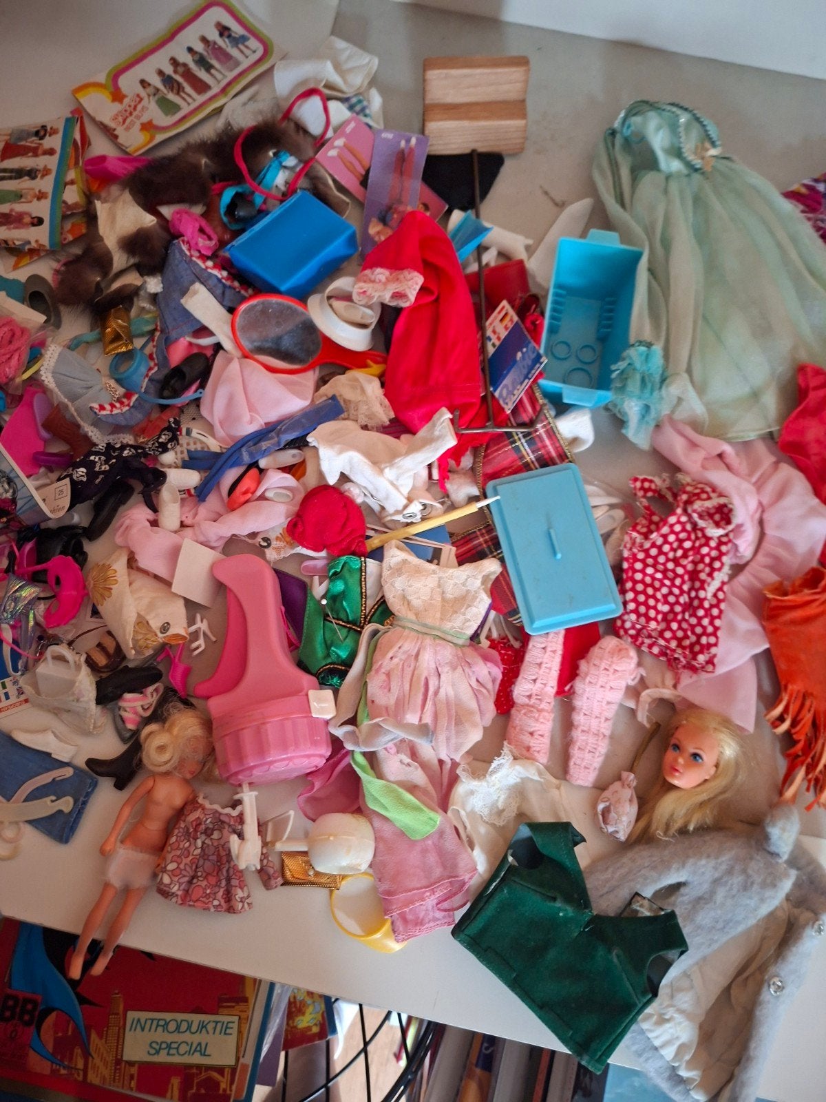 Partijtje oude barbie spulletjes van alles wat /poppen dolls, Verzenden, Gebruikt, Accessoires