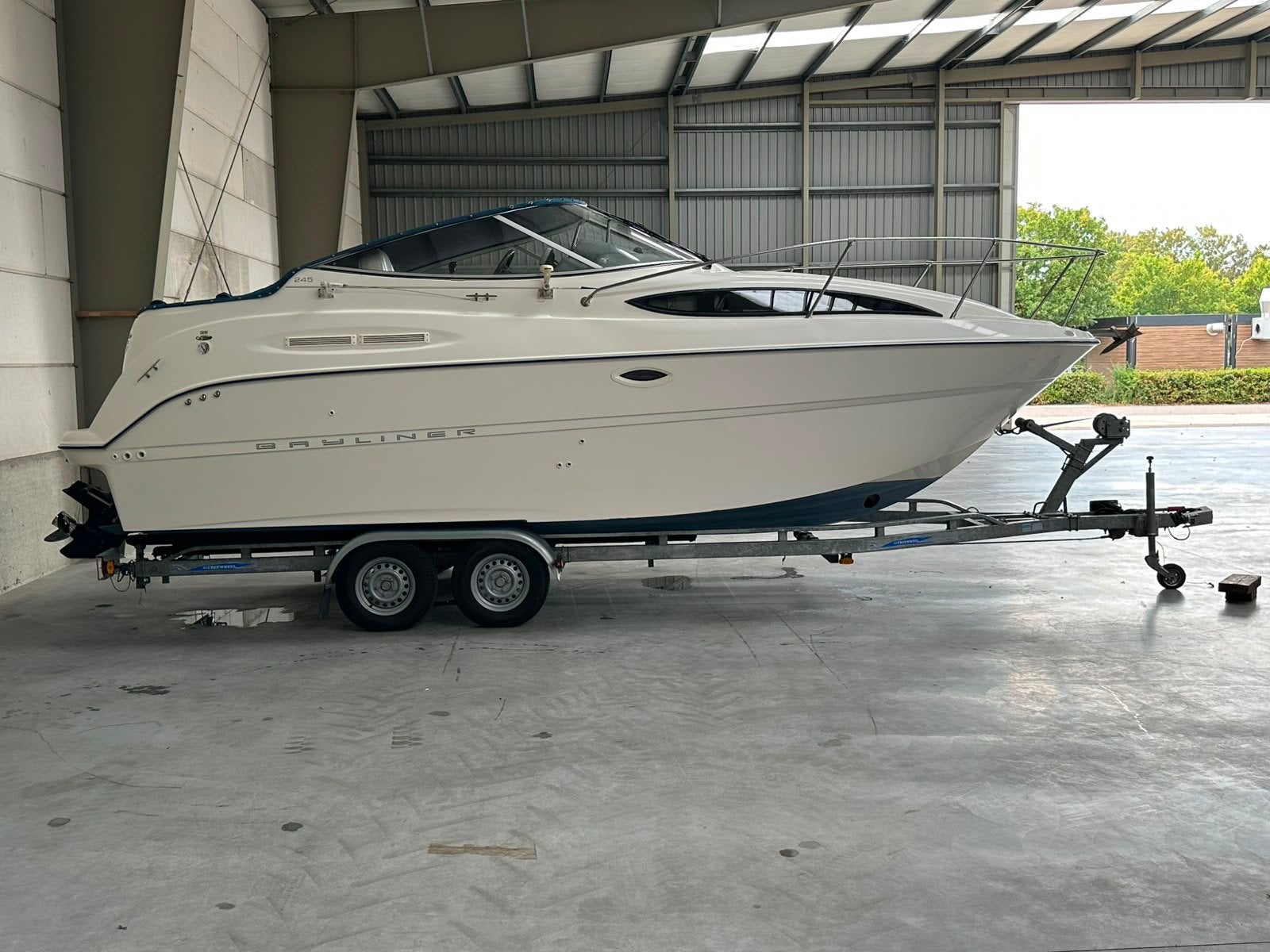 Bayliner 245  2009 met trailer helemaal origineel CE GEKEURD, Watersport en Boten, Ophalen, Gebruikt, Motor en Techniek, Motorboot