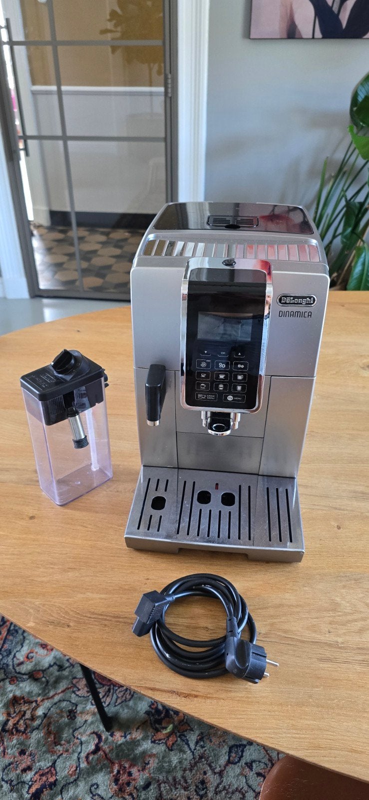 DeLonghi Dinamica volautomatische espressomachine, 10 kopjes of meer, Koffiemachine, Zo goed als nieuw, Afneembaar waterreservoir