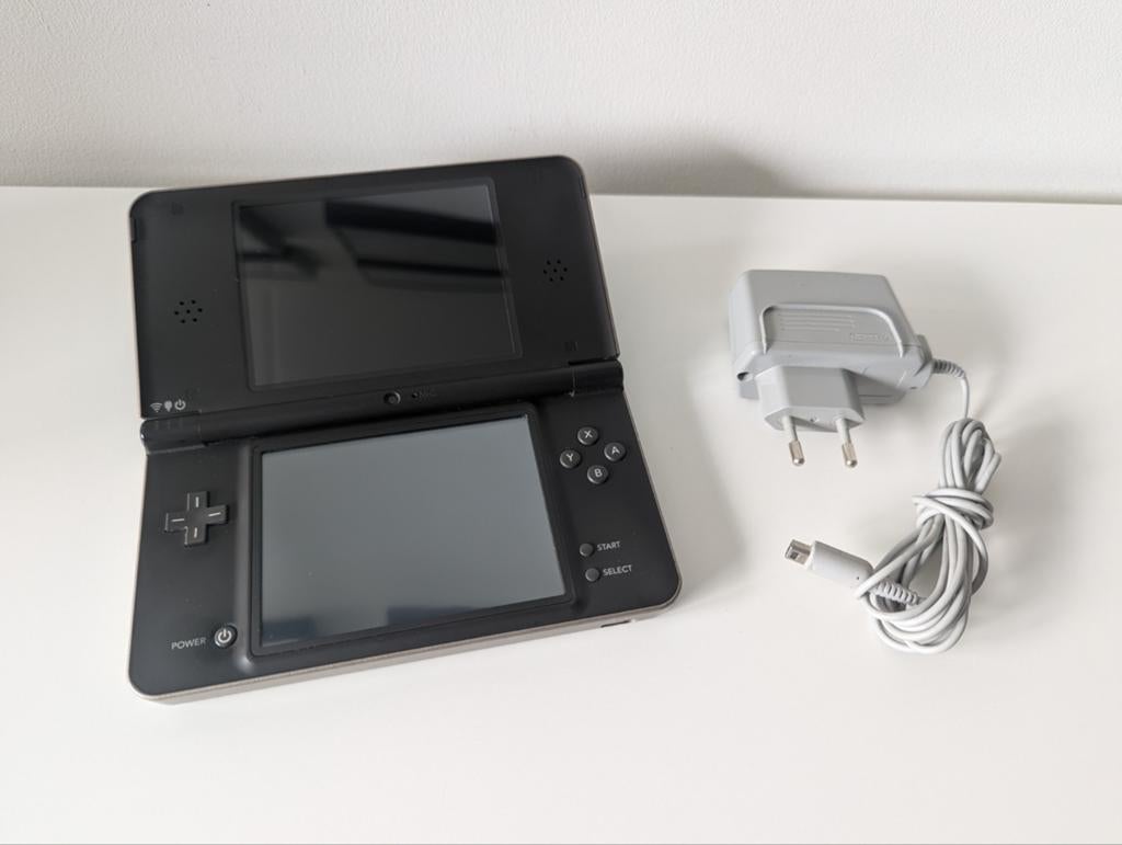 Nintendo DSi XL in donkerbruine kleur + games, Dsi XL, Met games, Overige kleuren, Ophalen of Verzenden