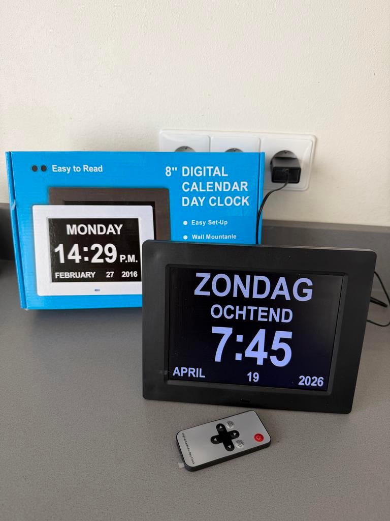 Dementieklok met afstandsbediening, Ophalen, Zo goed als nieuw, Digitaal, Wekker of Tafelklok