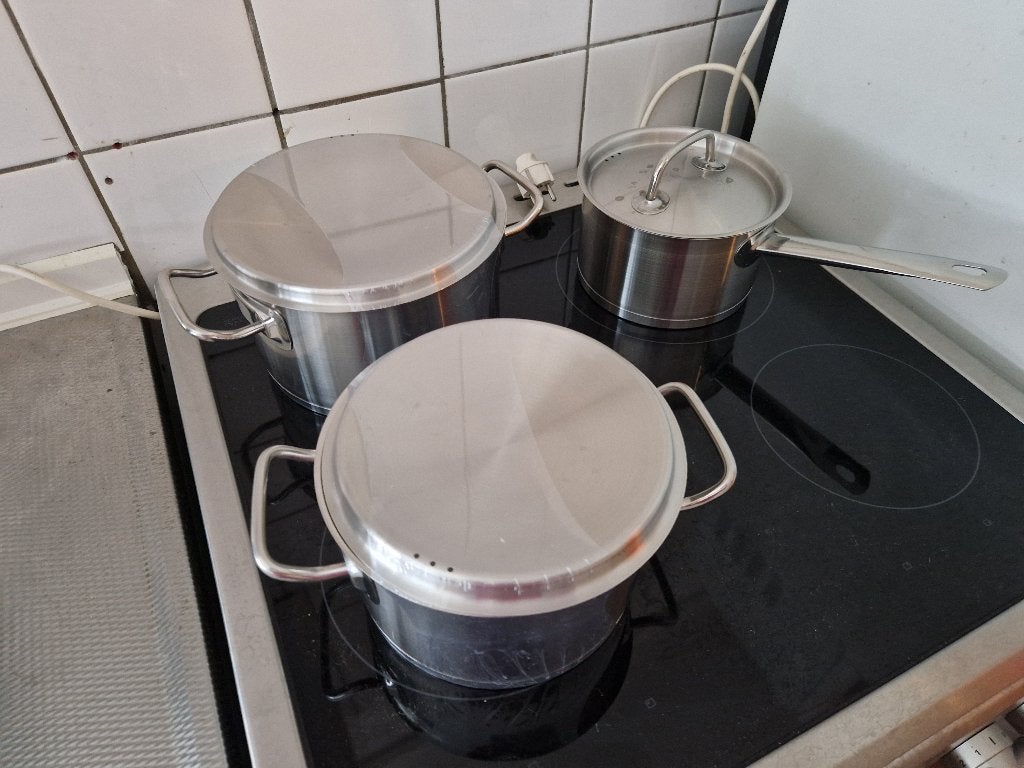 Een nieuwe 4 delige pannenset van Sola met extra pannen, Ophalen of Verzenden, Nieuw, Rvs, Pannenset