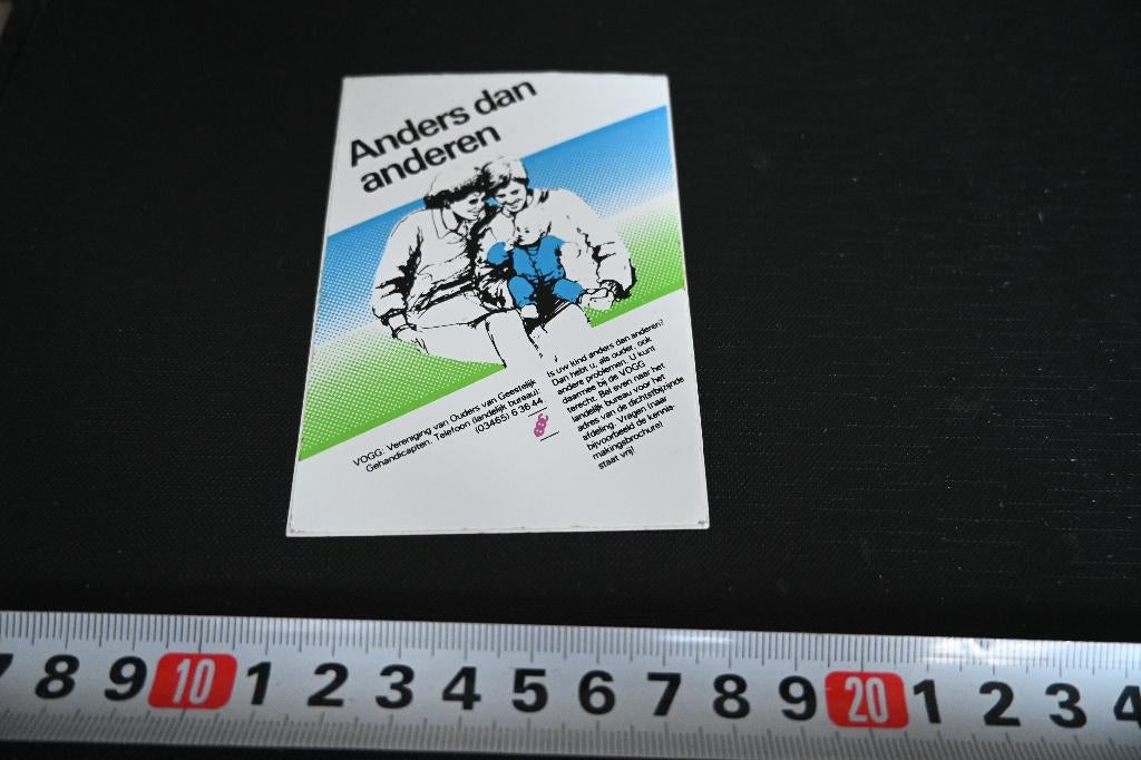 sticker Anders dan anderen VOGG vereniging van Ouders van Ge, Ophalen, Zo goed als nieuw