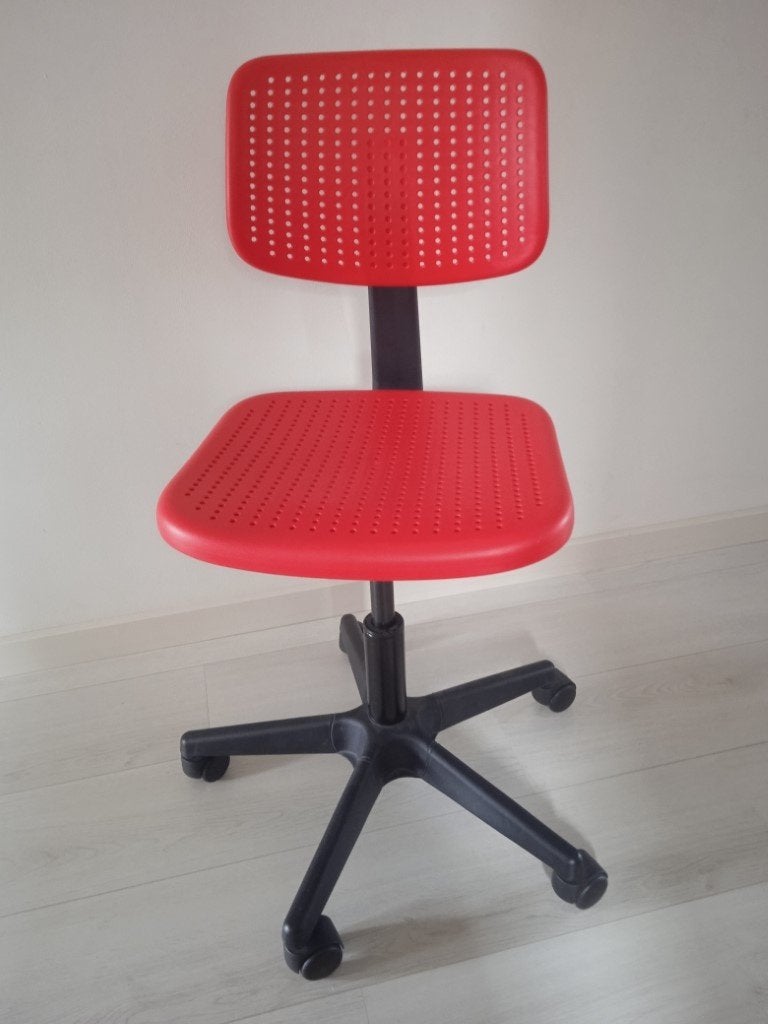 Kinder bureaustoel, Huis en Inrichting, Ophalen, Gebruikt, Rood, Bureaustoel