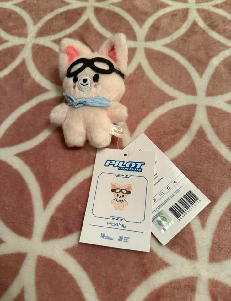 Stray Kids SKZOO FoxI.Ny Pilot plush, Ophalen of Verzenden, Nieuw, Foto of Kaart