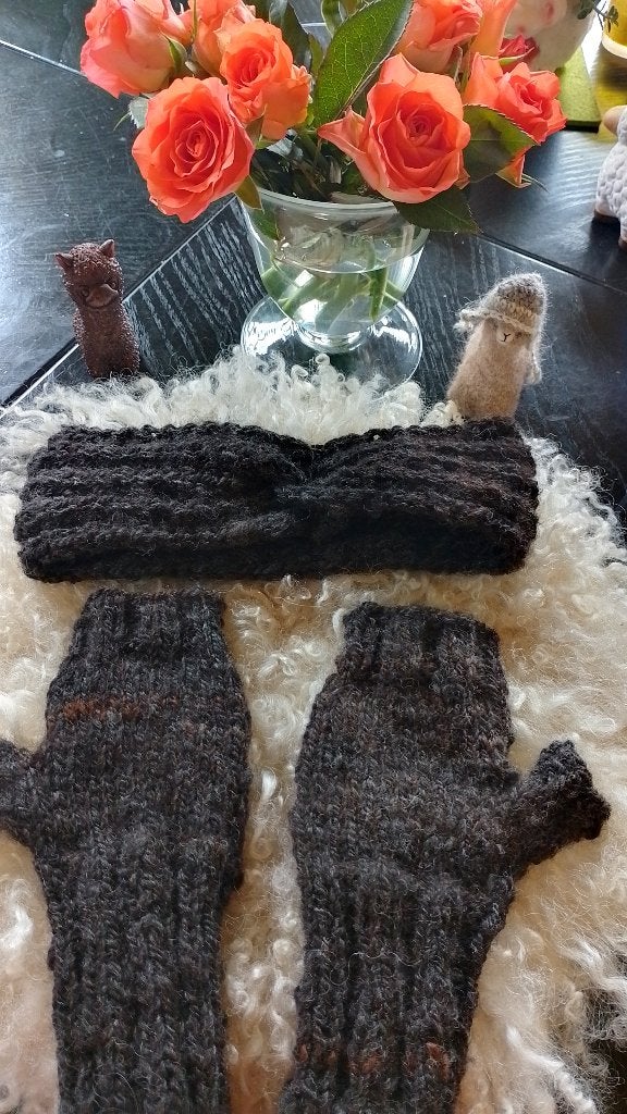 Alpaca set polswarmers en hoofdband donkergrijs, handgemaakt, Ophalen of Verzenden, Nieuw, Maat 38/40 (M), Handschoenen