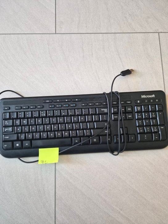 TB1. Microsoft Wired Keyboard 600 - Bedraad Toetsenbord, Computers en Software, Gebruikt, Ophalen of Verzenden, Multimediatoetsen