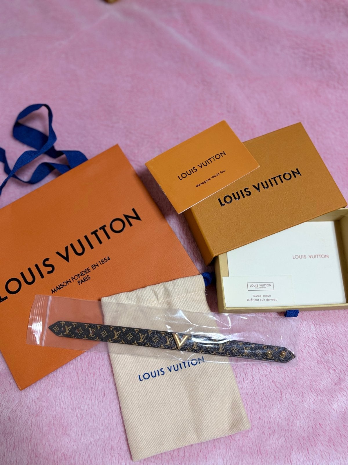 Louis Vuitton Monogram World Tour Armband, Ophalen of Verzenden, Nieuw, Bruin, Leer