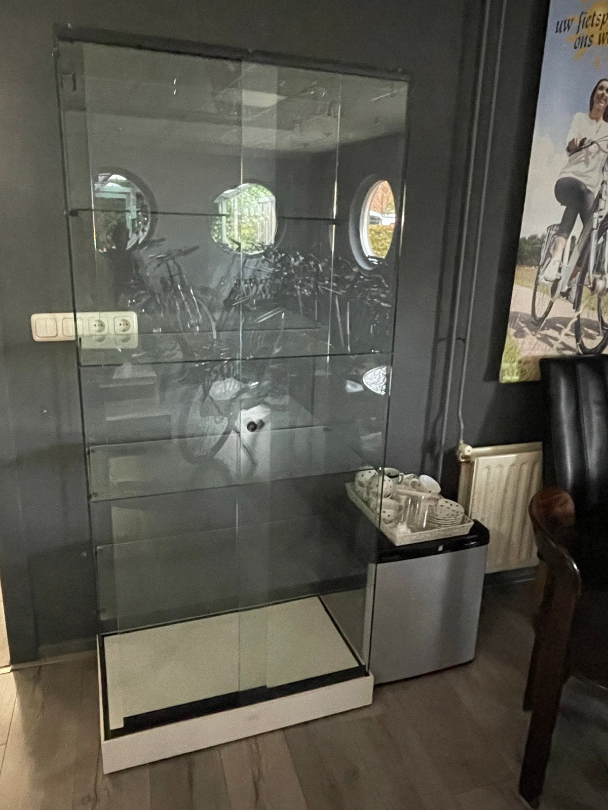 Glazen vitrinekast met schuifdeuren, Ophalen, Gebruikt, 50 tot 100 cm, Glas