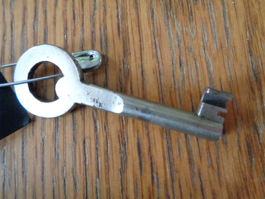 oude kast sleutel nr 0101, Ophalen of Verzenden