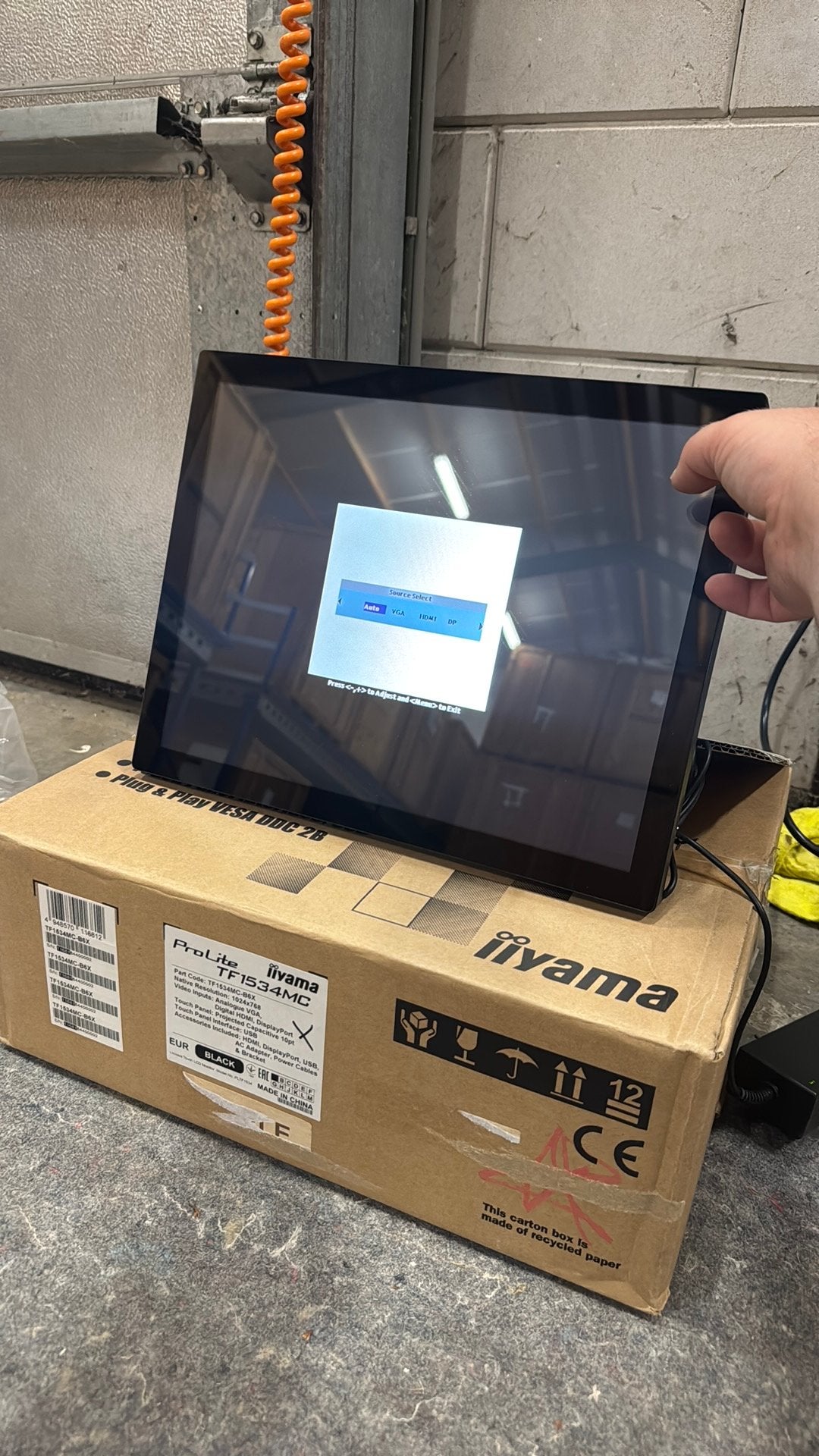 iiyama ProLite TF1534MC 15” Professioneel Touchscreen, Computers en Software, Monitoren, Zo goed als nieuw, 60 Hz of minder, VGA