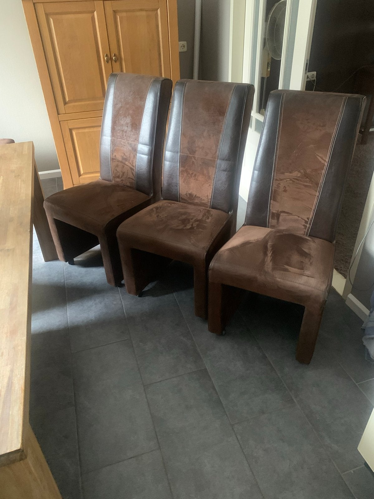 6 bruine eetkamerstoelen met wieltjes, Huis en Inrichting, Stoelen, Gebruikt, Bruin, Leer, Ophalen of Verzenden