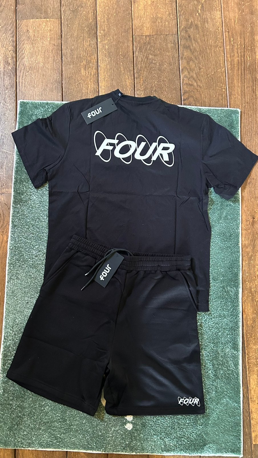 Four Amsterdam – Set Zwart (Shirt + Korte Broek)Maat L Nieuw, Ophalen of Verzenden, Nieuw, Maat 52/54 (L)