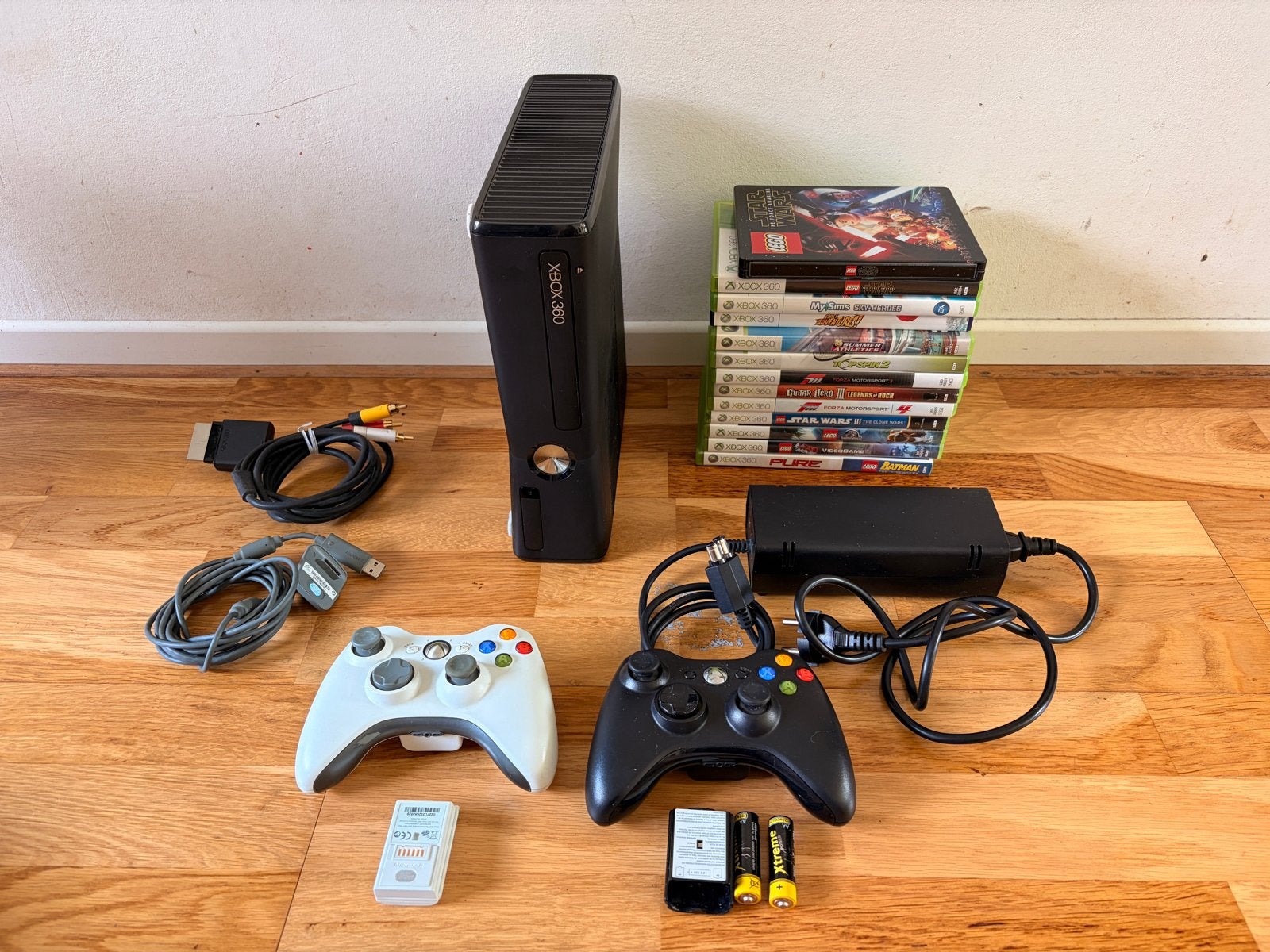 Xbox 360 S Console met 2 controllers en 12 games, Gebruikt, Overige genres, 2 spelers, Eén computer