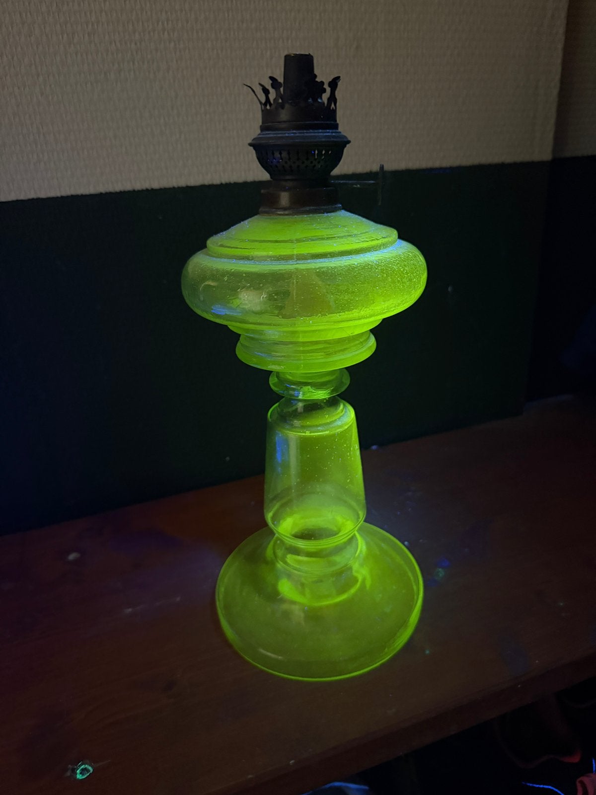 Vintage groene glazen olielamp – mogelijk uraniumglas, Ophalen