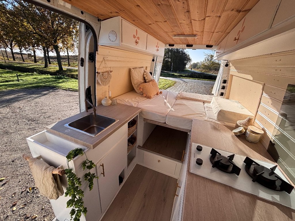 Caravans And Camping Mercedes