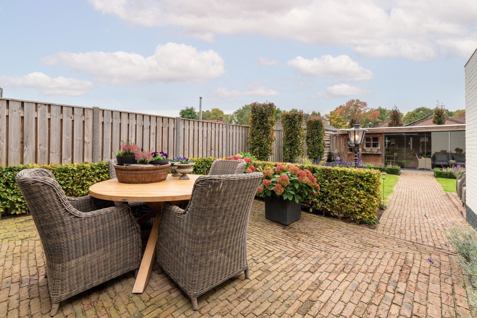 als nieuwe stevige rieten stoelen tafel tuinstoelen  tuinset, Ophalen, Zo goed als nieuw, Hout