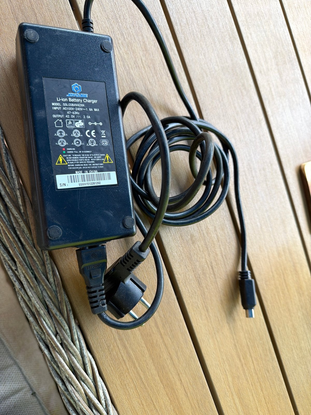 Fiets accu lader 42V 2A Li-ion, Ophalen, Gebruikt