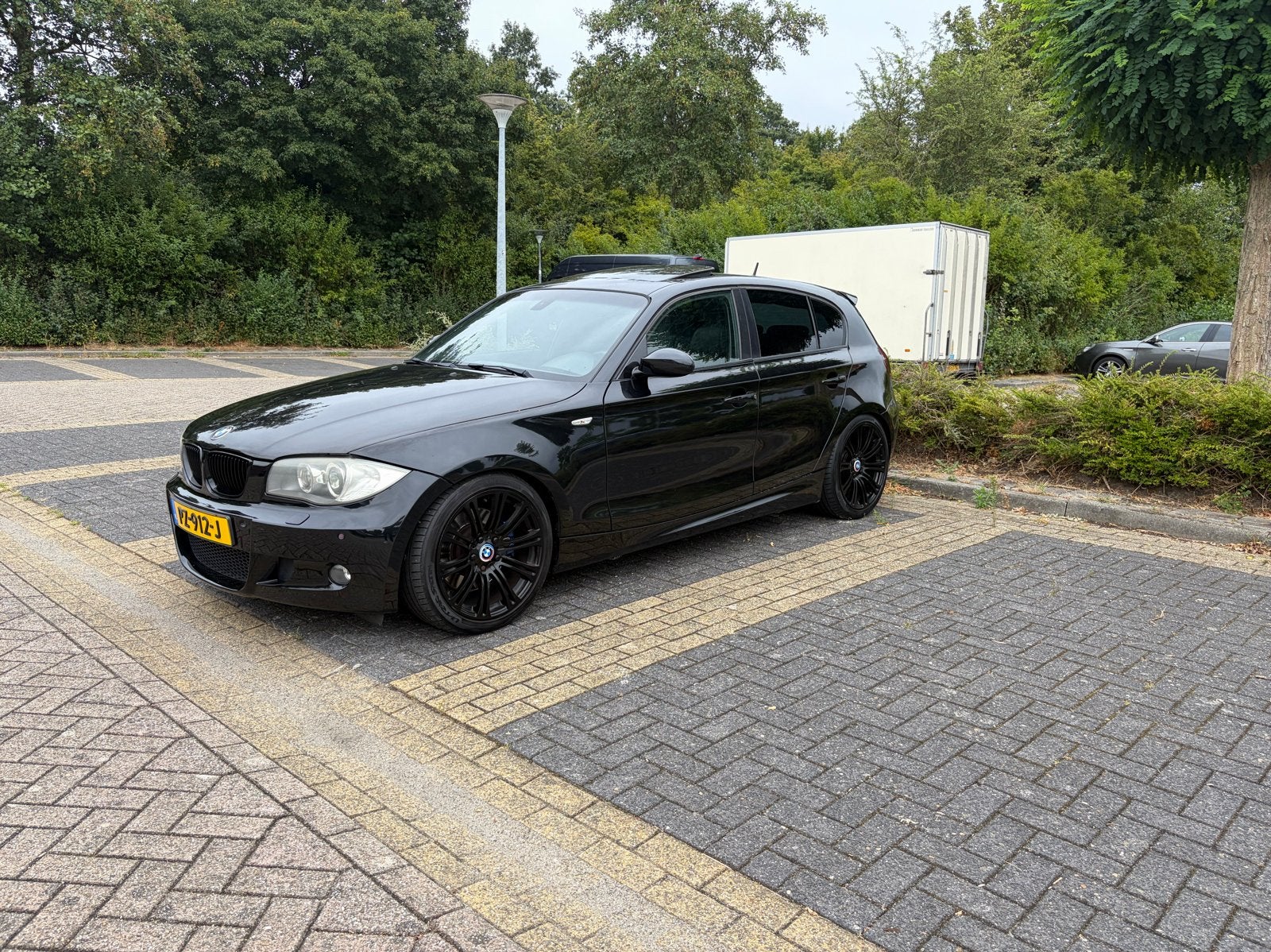 BMW 1-Serie 3.0 130I AUT 2006 Zwart, Auto's, Achterwielaandrijving, 680 kg, 1200 kg, Particulier