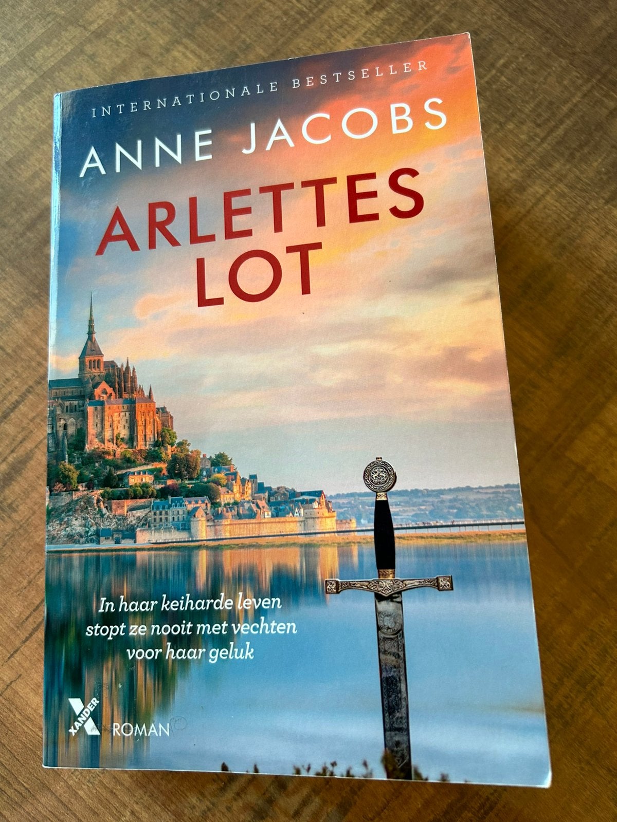 Arlettes lot, Anne Jacobs, Ophalen of Verzenden, Zo goed als nieuw