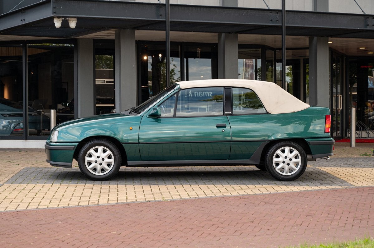 Opel Kadett E Cabriolet Edition 1.6i (bj 1992), Auto's, Metallic lak, Stof, Gebruikt, 4 cilinders