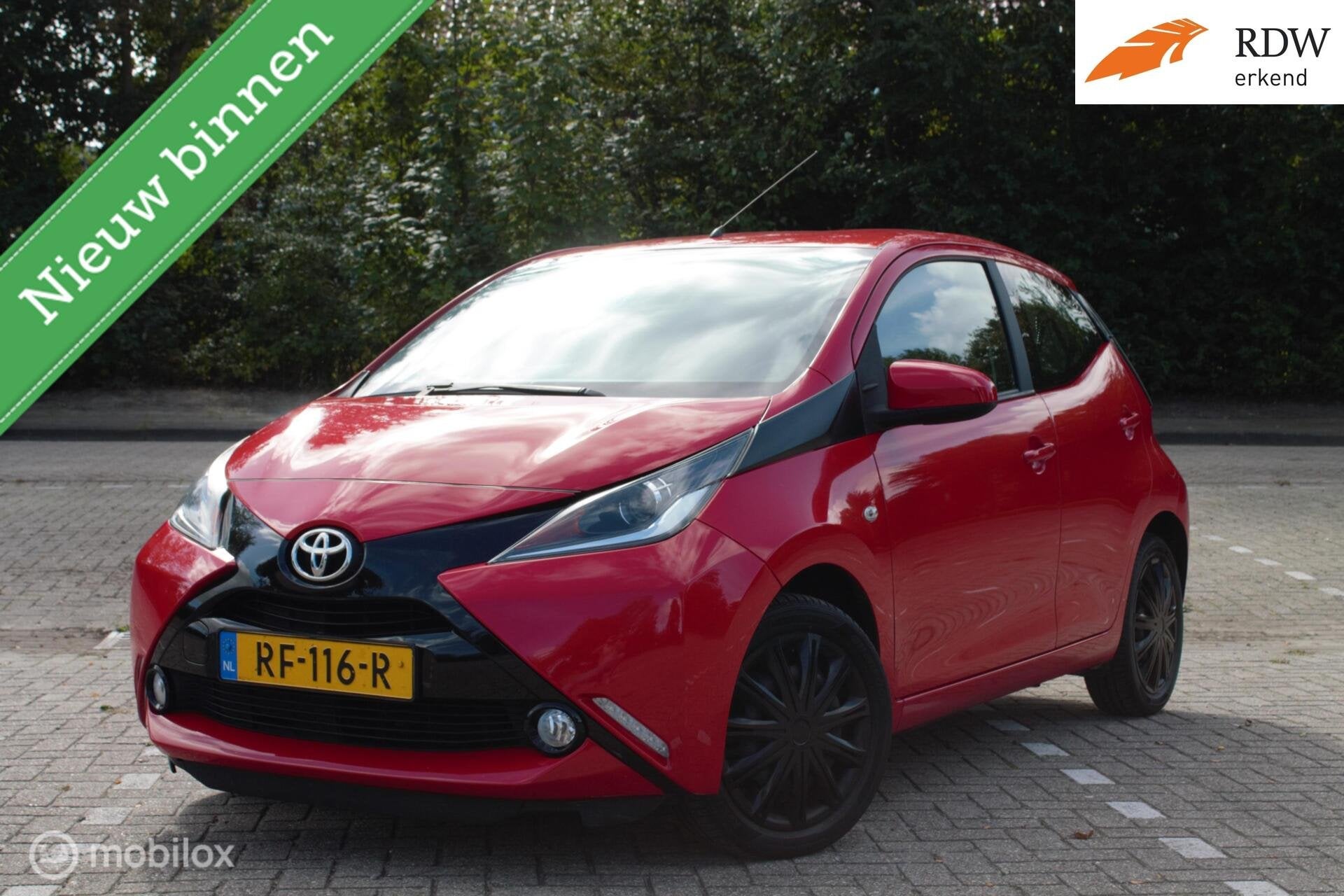 Toyota Aygo 1.0 VVT-i x-play Camera & Cruise control, Voorwielaandrijving, Stof, Gebruikt, 4 stoelen