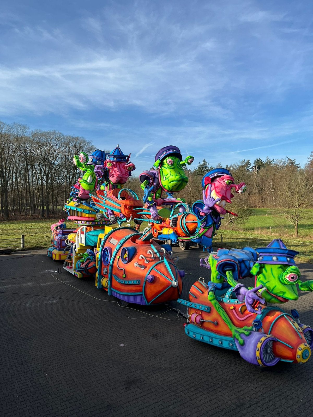 Polyester carnavalswagen thema buitenaards/aliens, Ophalen of Verzenden, Zo goed als nieuw, Feestartikel, Carnaval