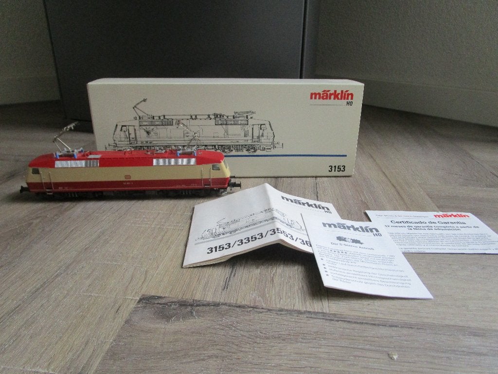 Marklin 3153 elektrische locomotief met ovp en boekjes., Wisselstroom, Gebruikt, Locomotief, Ophalen of Verzenden