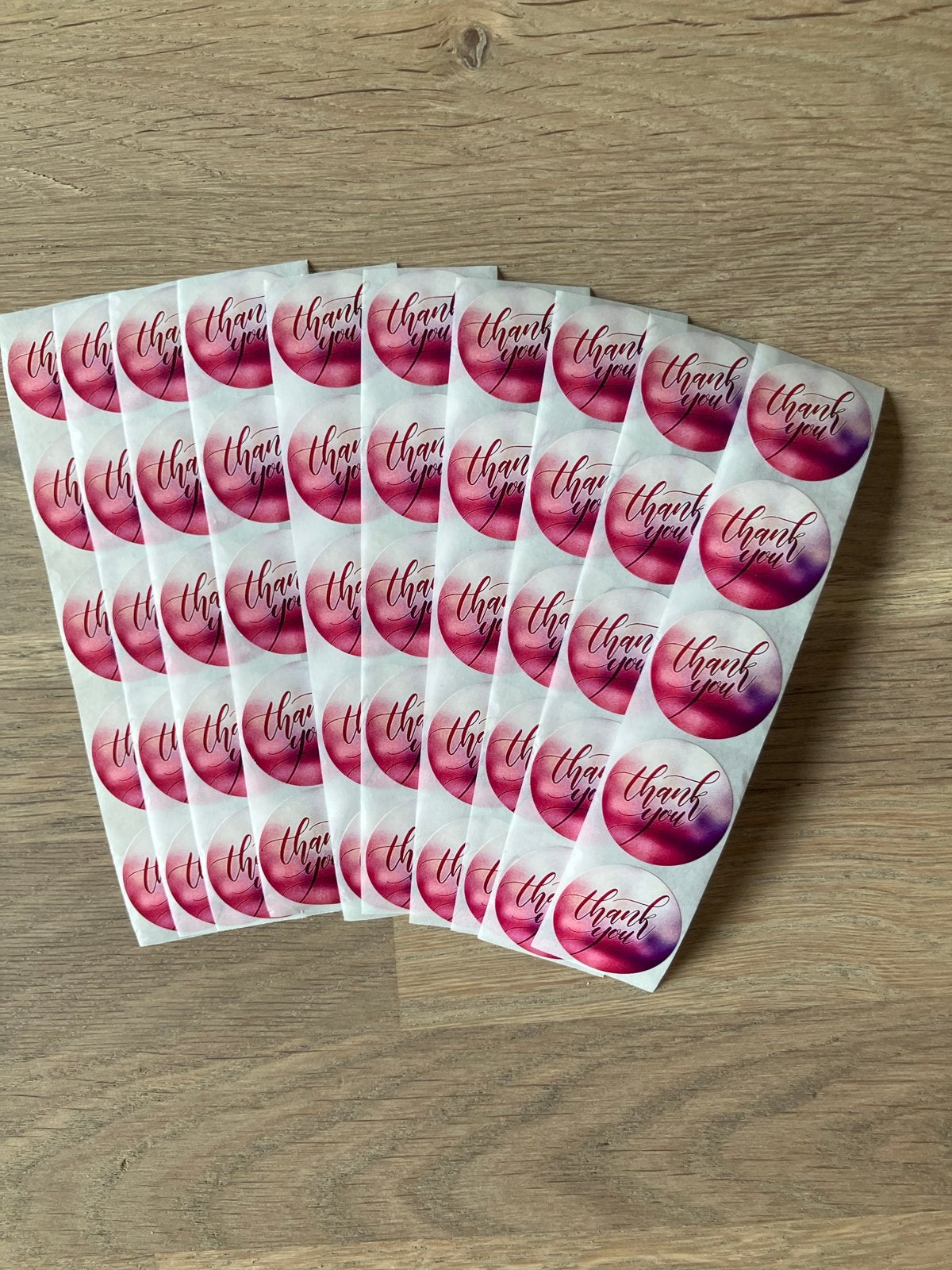50 stuks 'Thank You' stickers 2,5 cm, Hobby en Vrije tijd, Ophalen of Verzenden, Nieuw, Meerdere stickers