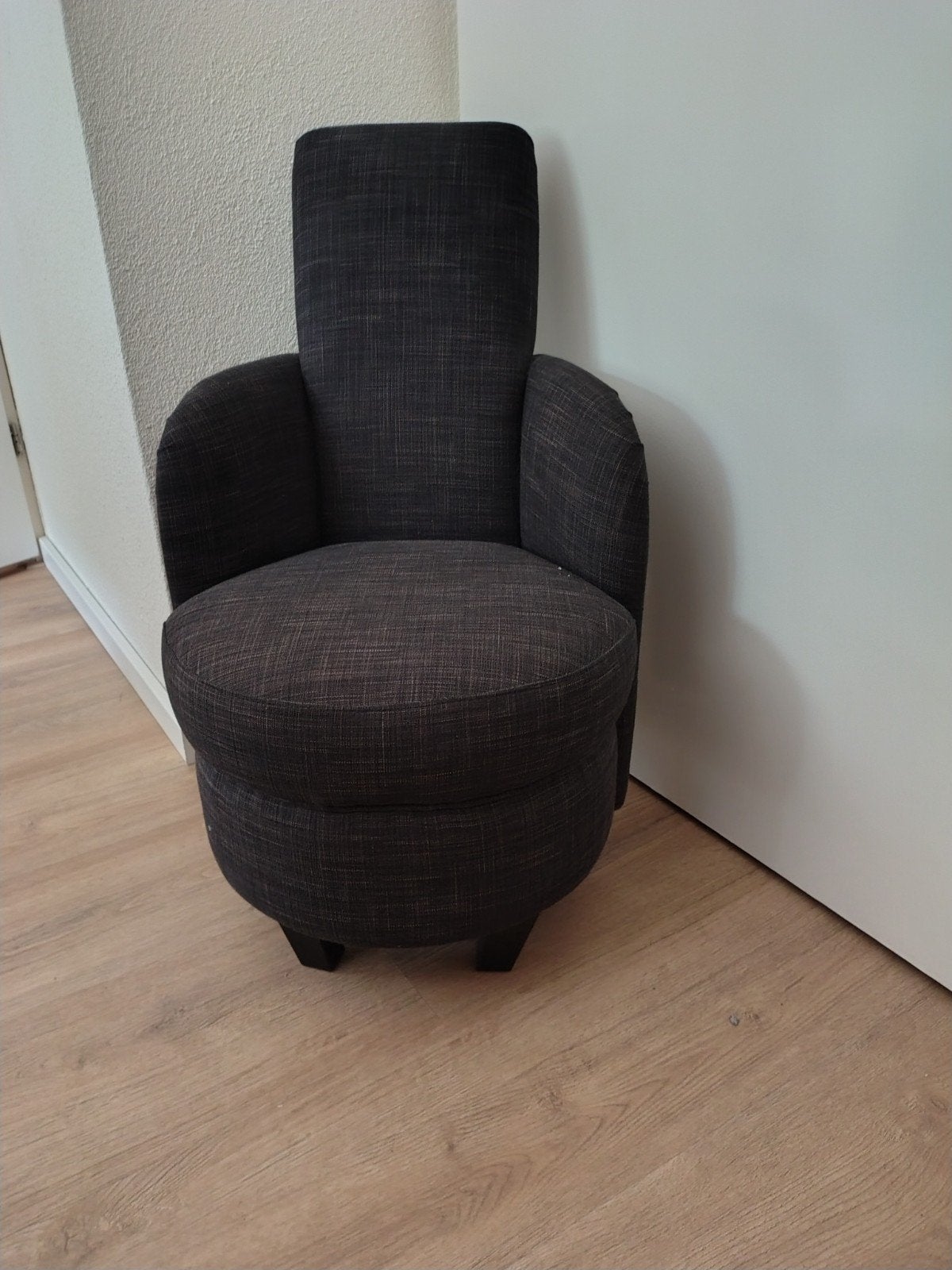 2 donkergrijze kleine fauteuiltjes, Huis en Inrichting, Fauteuils, Ophalen, Minder dan 75 cm, Zo goed als nieuw, Modern, Tijdloos