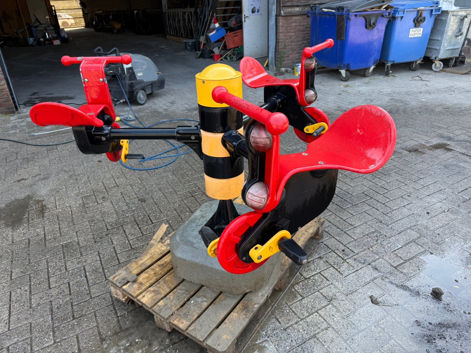 Fietsmolen nijha draaitoestel speeltoestel carrousel, Ophalen, Zo goed als nieuw