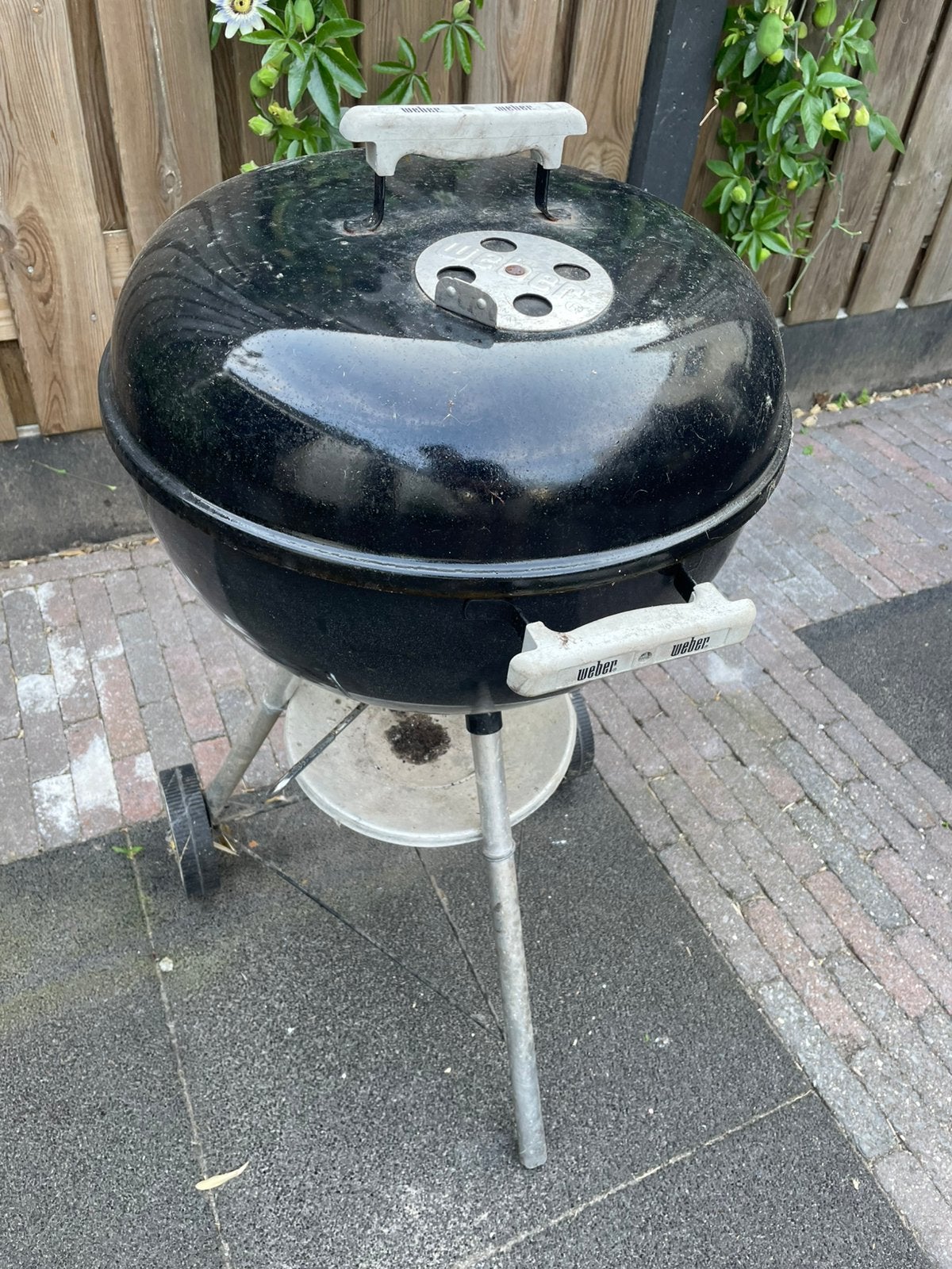 Weber Barbecue, met brikettenstarter, briketten, houtskool, Ophalen, Gebruikt, Met accessoires