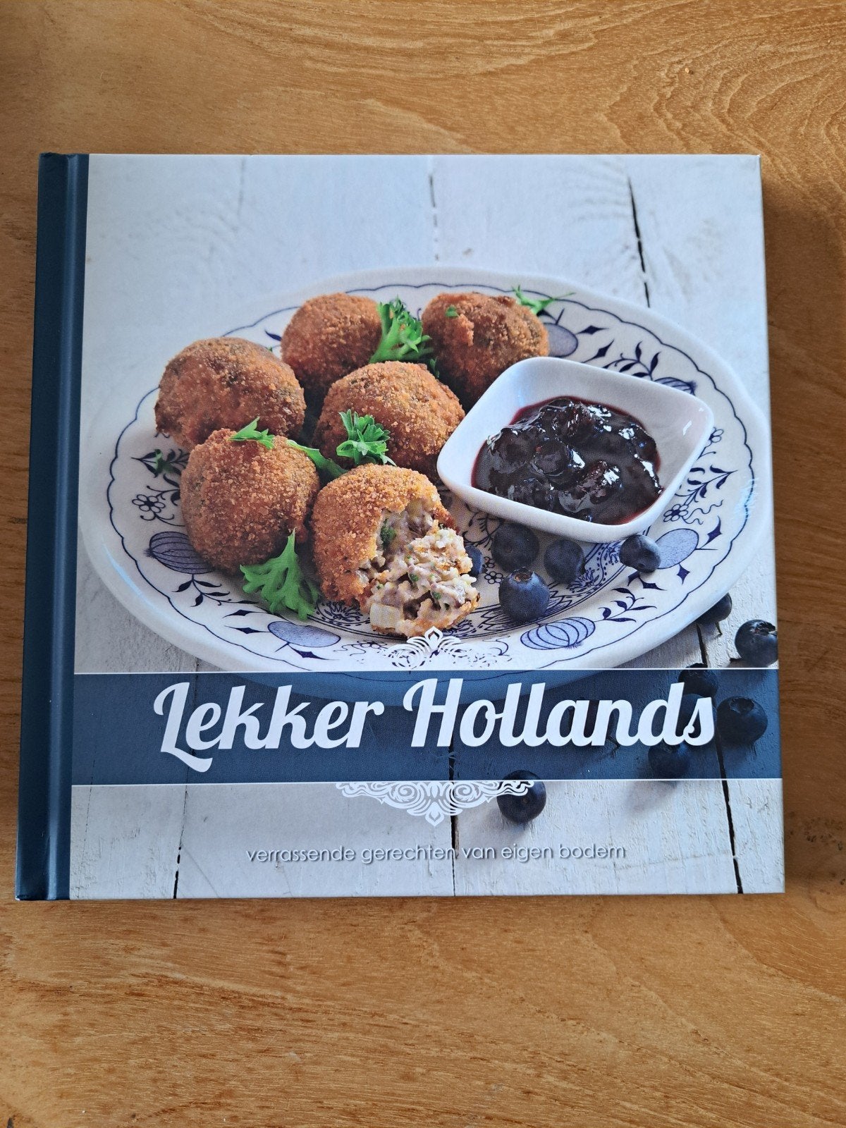Lekker Hollands Kookboek - Verrassende Gerechten, Boeken, Onbekend, Hoofdgerechten, Ophalen of Verzenden, Zo goed als nieuw