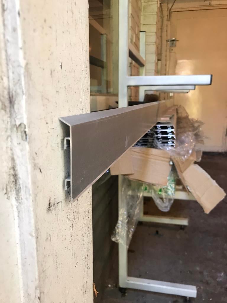 Alu plint 150m1, Doe-het-zelf en Verbouw, Plinten en Afwerking, Ophalen, Overige materialen, Nieuw, 150 tot 200 cm