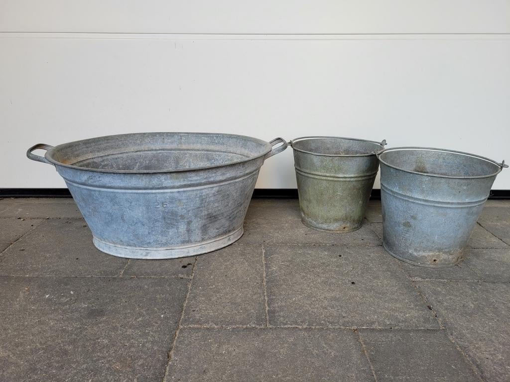 Zinken teil en 2 zinken emmers uit grootmoeders tijd, Tuin en Terras, Bloembakken en Plantenbakken, Overige materialen, Gebruikt