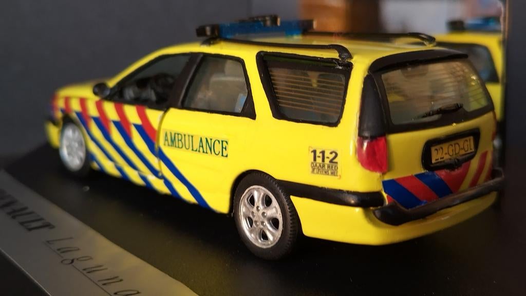 Renault Laguna Break Ambulance Nederland 1:43 Vitesse Pol, Overige merken, Auto, Sun star development, Zo goed als nieuw