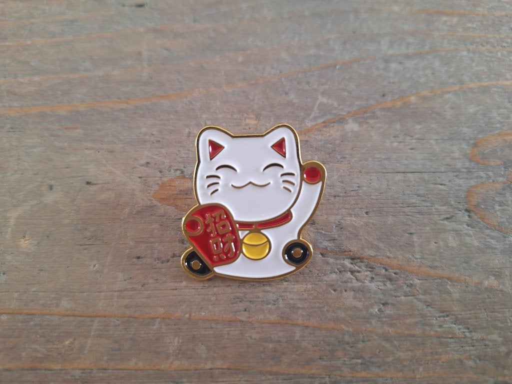 1 leuke pin van een chinese gelukskat te koop, Verzamelen, Ophalen of Verzenden, Nieuw, Overige onderwerpen, Speldje of Pin