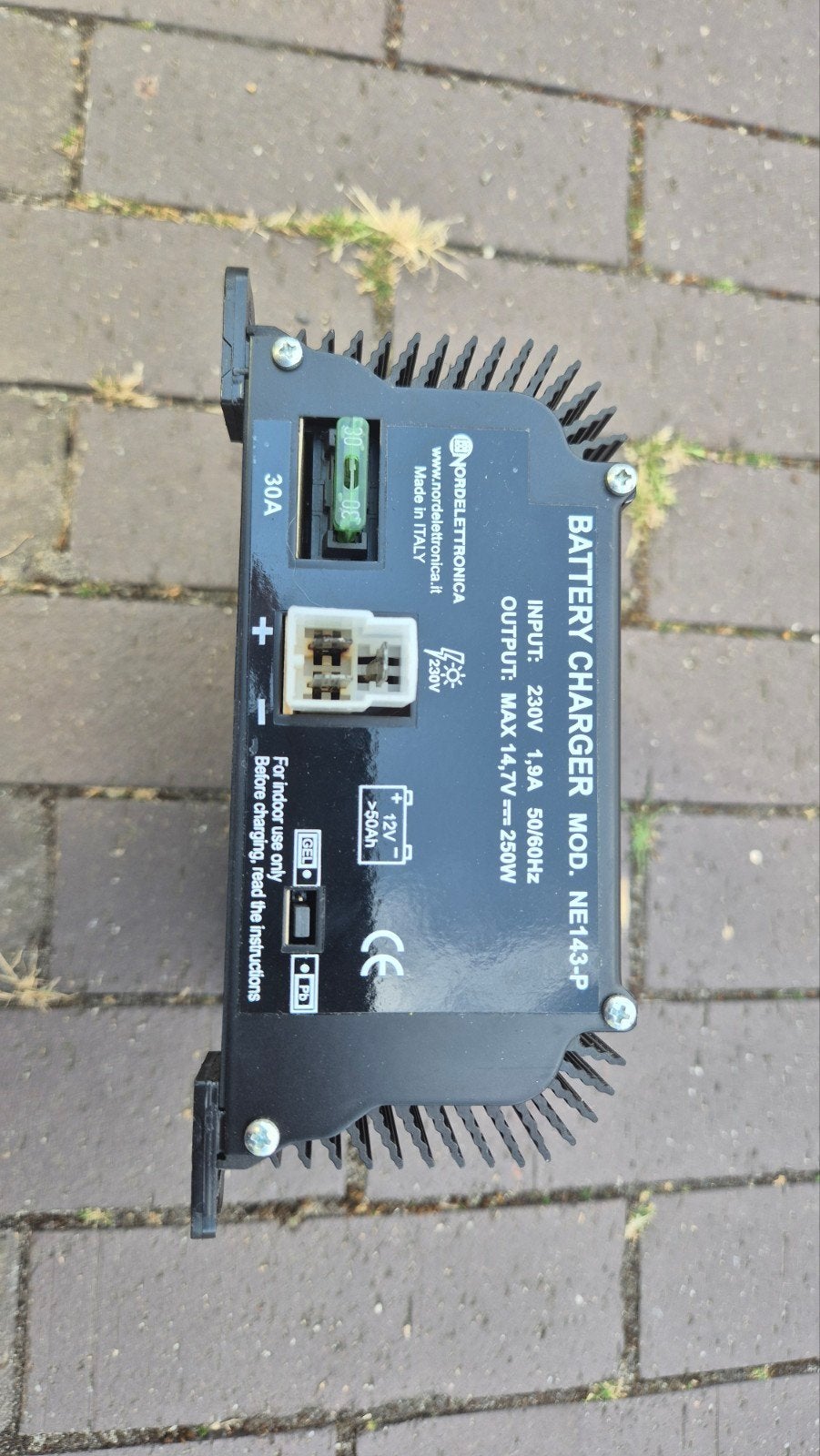 Acculader tbv huishoudaccu campers, Caravans en Kamperen, Camper-accessoires, Ophalen
